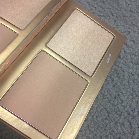 Eyeshadow Palette + Highlight & BroNzer - Picture 8 of 8